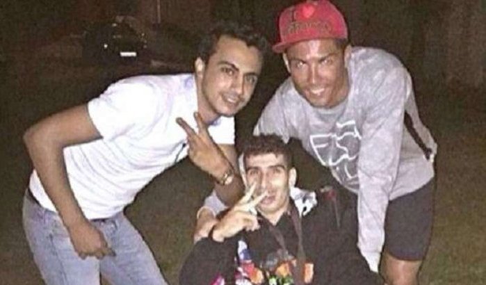 Cristiano Ronaldo op de foto met fans in Marokko