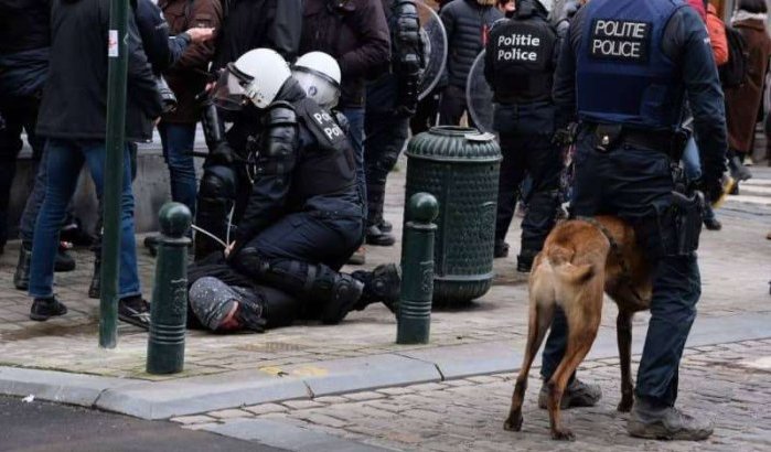 Yassine Boubout krijgt pepperspray in gezicht tijdens demonstratie in Brussel