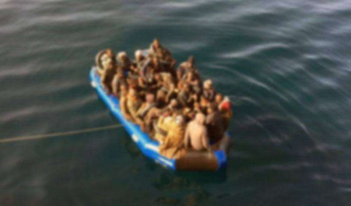 Marokko: 180 migranten door koninklijke marine uit zee opgepikt