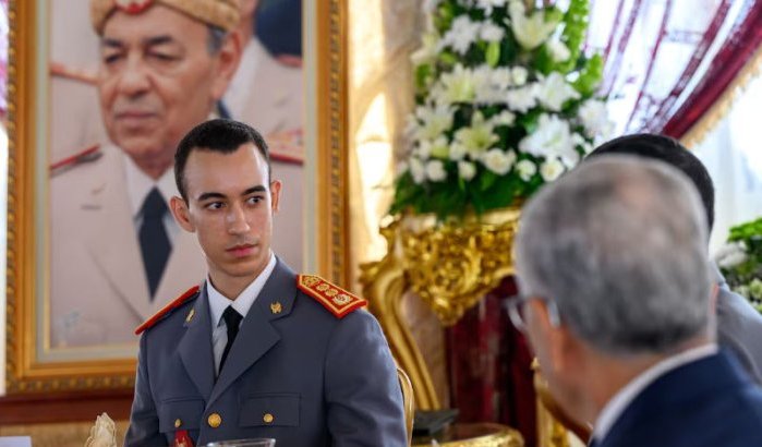 Moulay Hassan viert Marokkaanse leger (video)