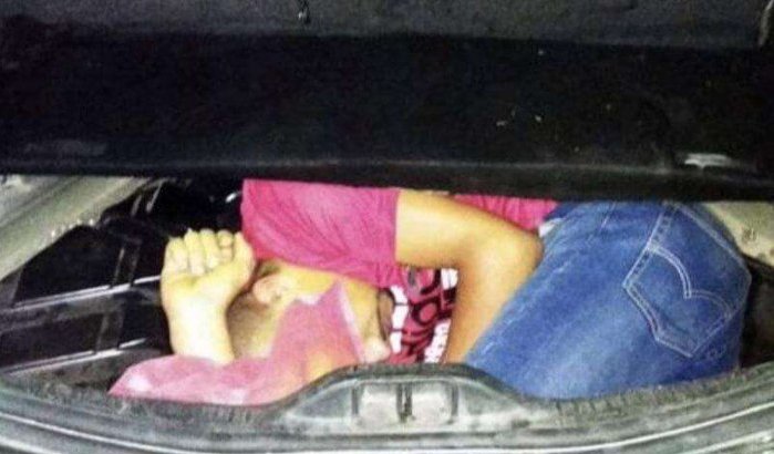 Marokkaan in ruimte reservewiel gevonden bij grens Melilla (foto)