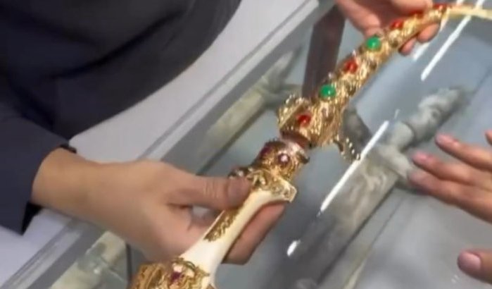 New York in de ban van Koninklijke Marokkaanse Koummya-dolk (video)