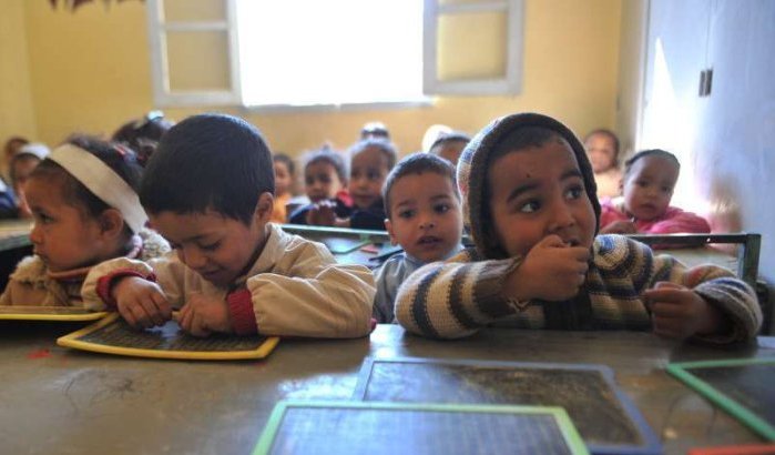 Marokkaans kind pleegt zelfmoord omdat zijn moeder geen schoolmateriaal kan kopen