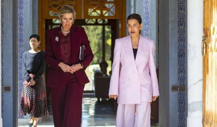 Prinses Lalla Meryem en koningin Máxima wisselen uit in het Spaans (video)