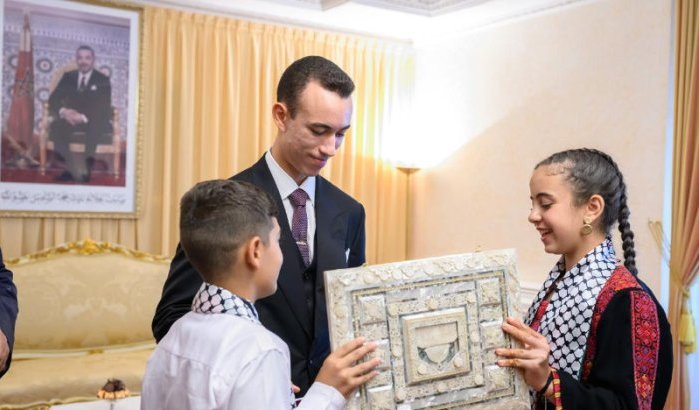 Moulay Hassan ontmoet Palestijnse kinderen in Tetouan (video)