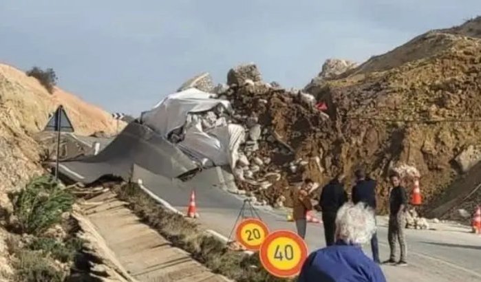 Aardverschuiving blokkeert belangrijke weg in Noord-Marokko