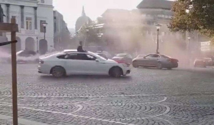 België: Marokkaanse trouwstoet zet centrum Luik op stelten (video)