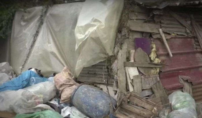 Vrouw leeft met kinderen in hondenhok in Casablanca (video)