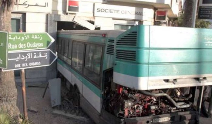 Bus rijdt bank binnen in Casablanca, 9 gewonden