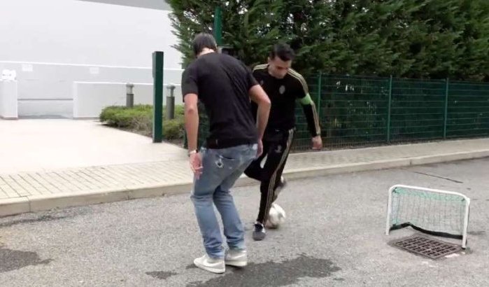Balgoochelaar Soufiane Touzani daagt Sami Khedira uit