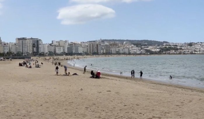 Vroege zomer heerst op stranden Tanger (video)