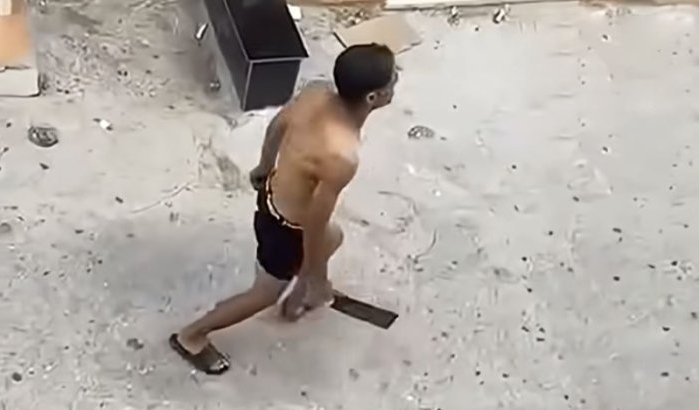 Verwarde man die werd uitgezet terroriseert Tanger (video)