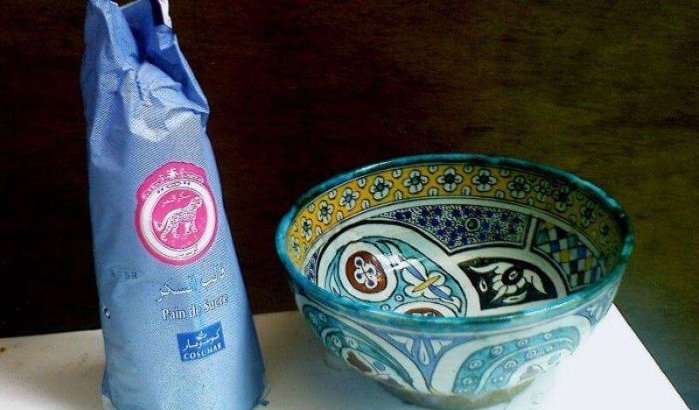 Marokko: koppel krijgt broodsuikers in pleisterkalk tijdens trouwfeest