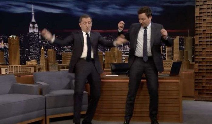 Marokkaanse komiek leert Jimmy Fallon Marokkaans dansen (video)