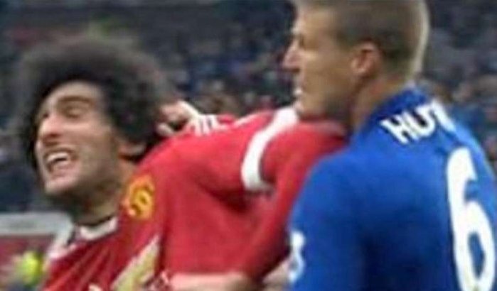 Elleboogstoot kan Fellaini duur komen te staan (video)