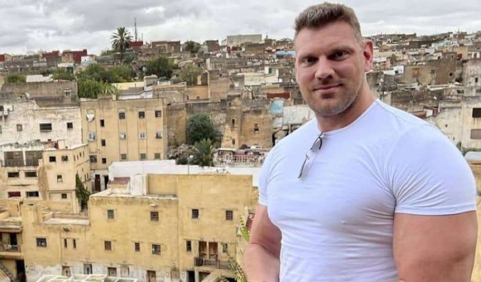 The Dutch Giant krijgt warm welkom in Fez (video)