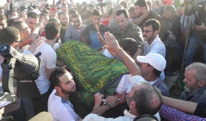 Honderden op begrafenis Mouhcine Fikri in Al Hoceima (foto's)
