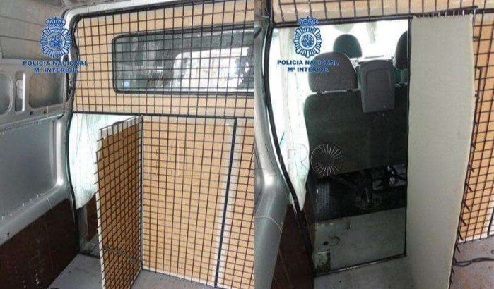 Marokkaanse migranten met getrukeerd busje naar Spanje 