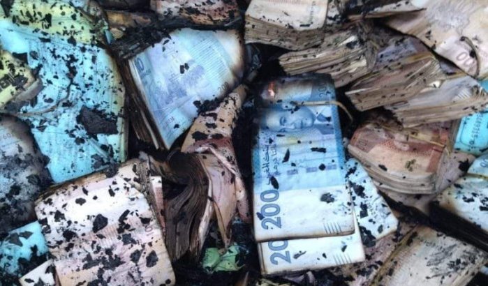 Geldtransportwagen brand uit in Oujda, ook geld in rook opgegaan