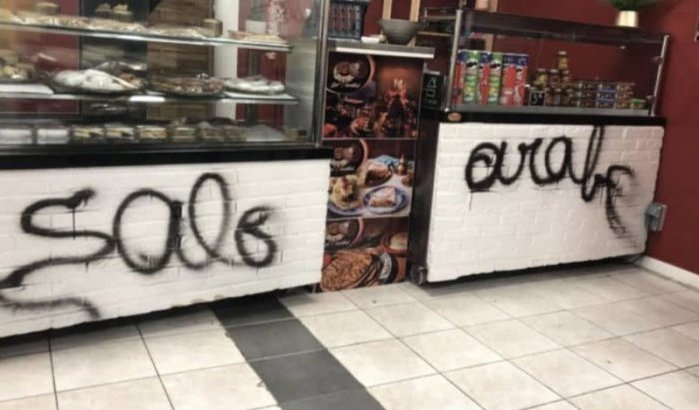Inbraak in restaurant wereld-Marokkaan, racistische teksten op muren