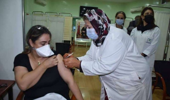 Marokkanen hopen op versoepeling avondklok nu vaccinatiecampagne is begonnen