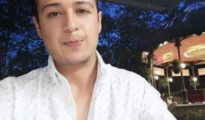 Tarek, doodgestoken om telefoon in Parijs