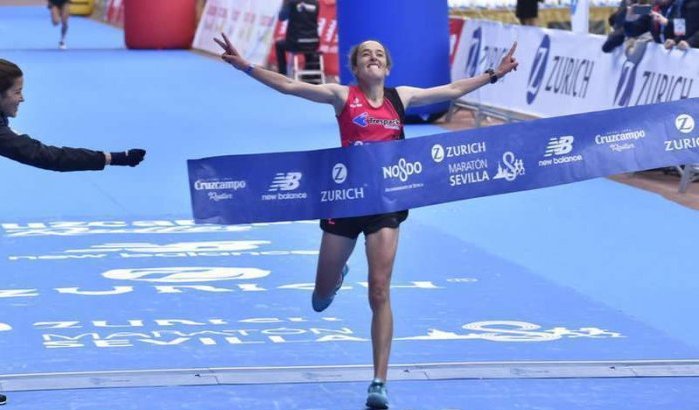 Marokkaanse Kaoutar Boulaid breekt record marathon Sevilla