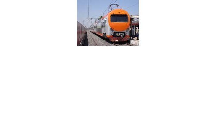 Man springt onder trein na poging zelfverbranding 