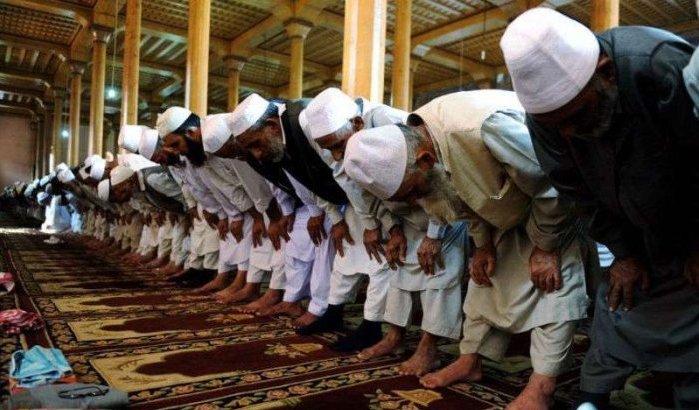 Italië: Marokkaan wordt onwel in moskee, imam laat hulpverleners niet door vanwege schoenen