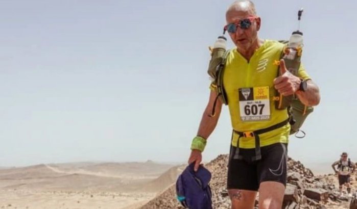 Bart liep 242 kilometer door de Marokkaanse Sahara voor het goede doel