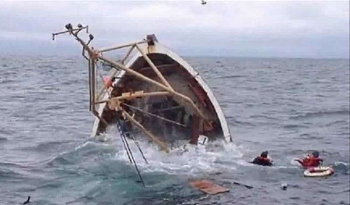 Marokkaanse vissersboot kapseist: 18 bemanningsleden gered