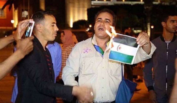 Amazigh-activisten verbranden vlag Polisario in Rabat (video)