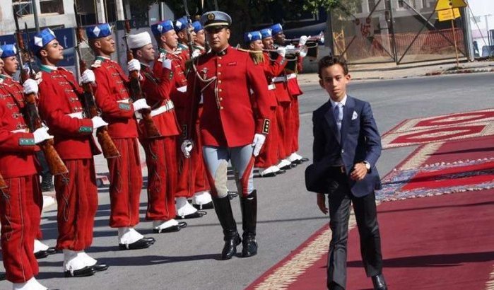 Kroonprins Moulay Hassan met klasgenootjes naar Jurassic Park