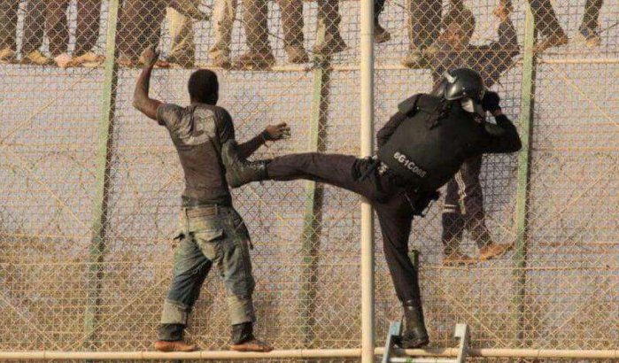 Vijftigtal migranten forceren grens Melilla