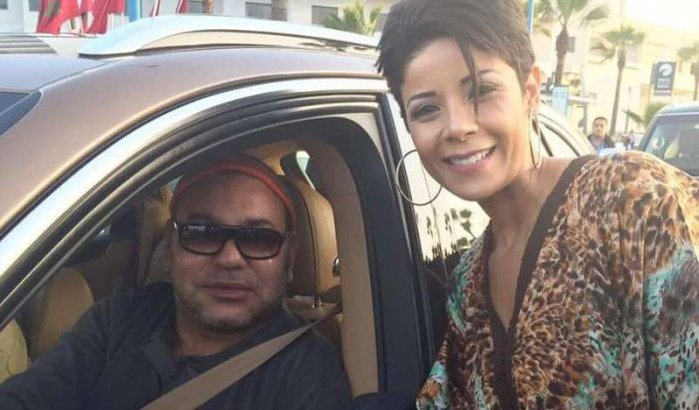 Topmodel Laila Hadioui maakt selfie met Mohammed VI