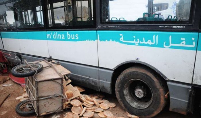 Bus knalt tegen huis in Marokko, één dode