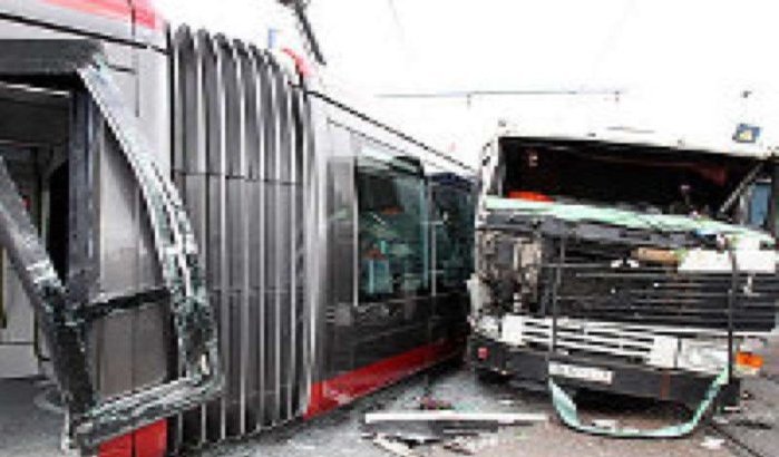 Tram en vrachtwagen botsen frontaal in Casablanca