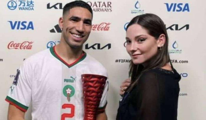 Influencer moet schouders bedekken voor foto met Hakimi