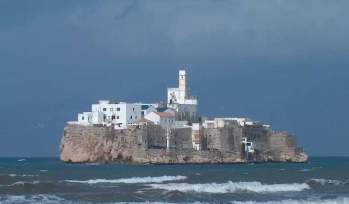 Spanje gaat klokkentoren op rots Al Hoceima afbreken