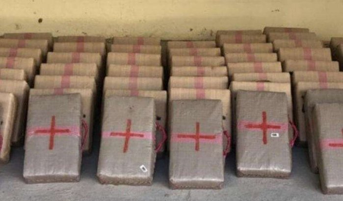 Ruim twee ton drugs onderschept bij tankstation Fez
