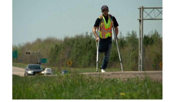 Marokkaan met geamputeerd been maakt voettocht van 300 km in Canada