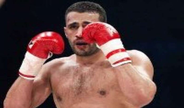 Badr Hari verlaat K1-tornooi met gebroken voet 