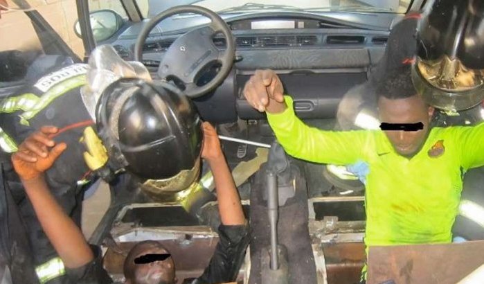 Migranten uit dubbele bodem auto gered in Melilla (video)