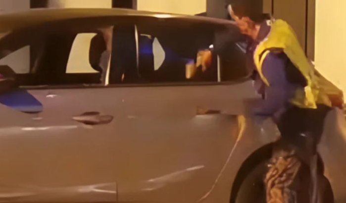 Nachtwaker in Tanger slaat tilt: 15 auto's vernield