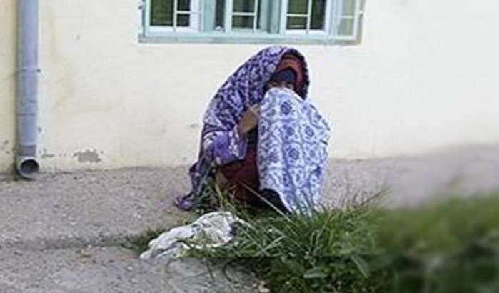 Vrouw bevalt op de stoep in Marokko