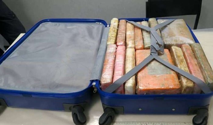 Belg die vanuit Marokko reisde, betrapt met 25 kilo hasj in Rotterdam Airport