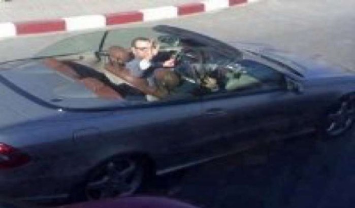 Mohammed VI met cabrio in Khouribga 