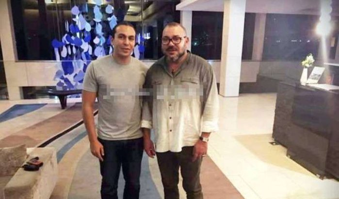 Koning Mohammed VI op foto met Marokkanen Senegal