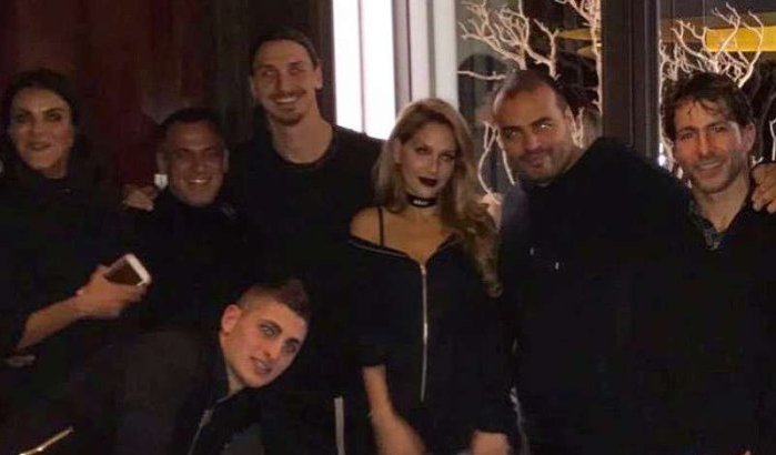 Lalla Soukaina met spelers Paris Saint-Germain (foto)