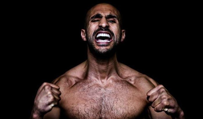 Badr Hari toont afgetraind lichaam voor gevecht vanavond (video)